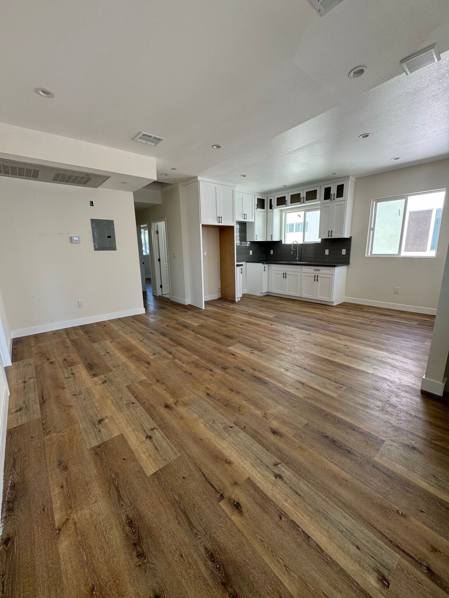 Building Photo - 5871 Towne Ave