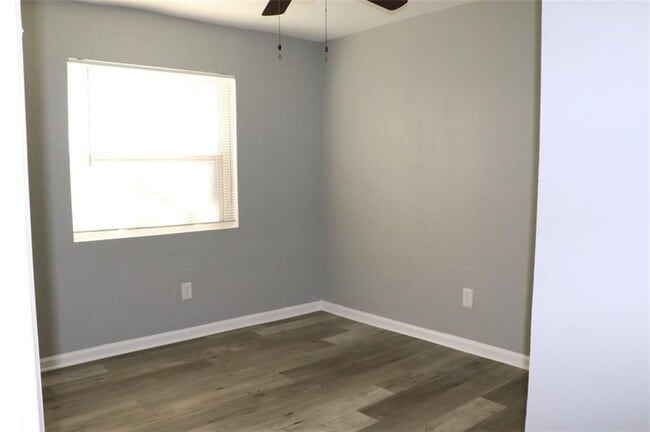 Building Photo - 740 Cooper St SW