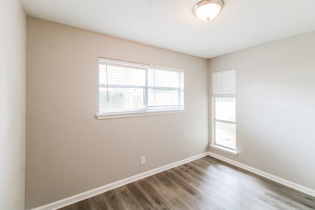 Building Photo - 3206 Teakwood Cir