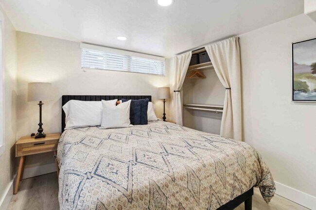 Building Photo - 1815 W Idaho St