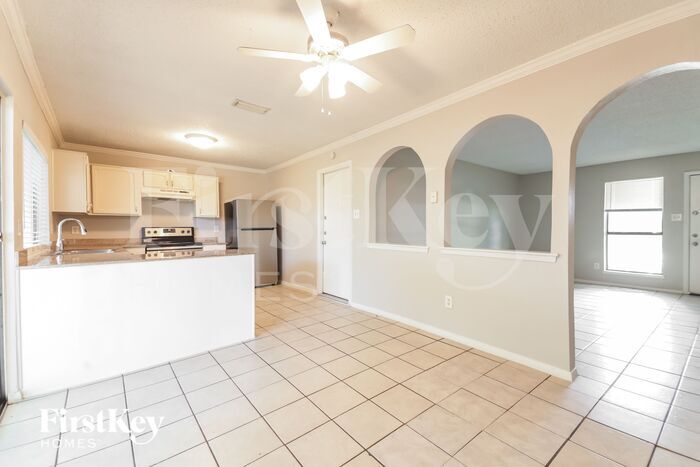 Building Photo - 1205 Colony Dr
