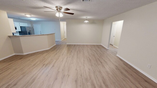 Building Photo - 2 Weeks Free Rent Move-In Special! Locatio...