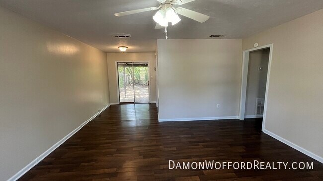 Building Photo - 242 Old Town Crossing