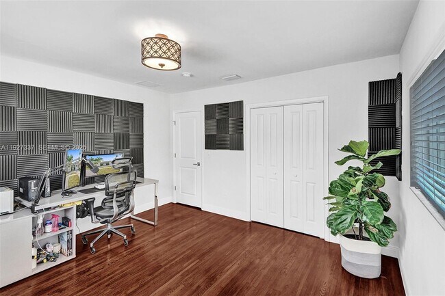 Building Photo - 1102 Meadow Lark Ave