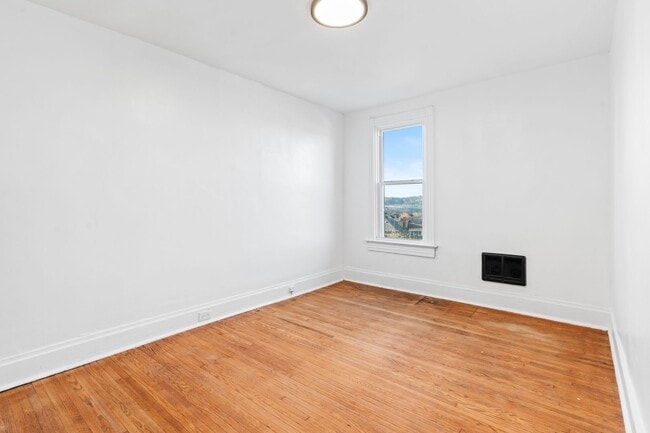 Building Photo - 2 Bed 1 bath House