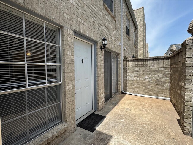 Building Photo - 6500 Sands Point Dr