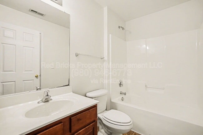 Building Photo - 15658 King Louis Ct