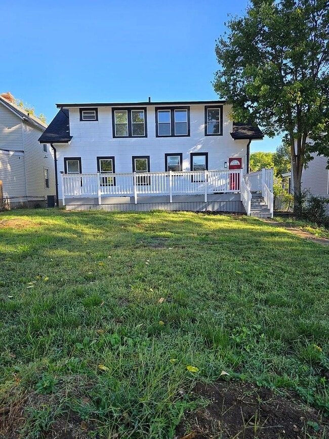 Building Photo - 5811 Bramble Ave