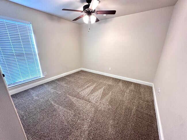 Building Photo - 7526 102nd St