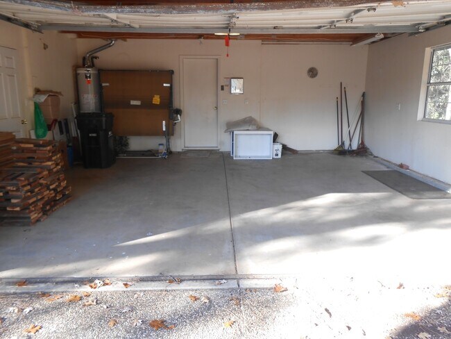 Building Photo - 4896 Chateau Way