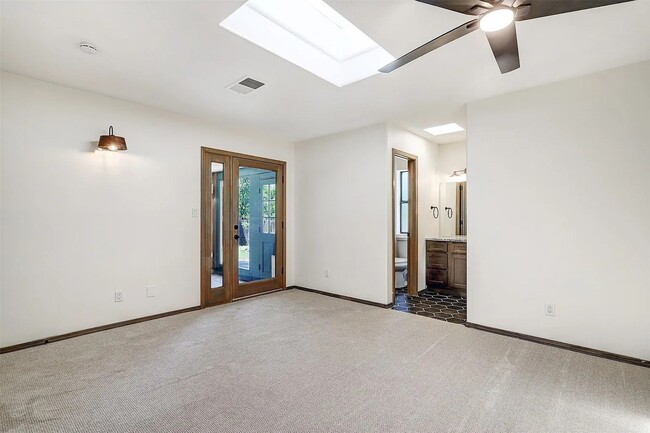 Building Photo - Completely Remodeled Stylish Home in La Vi...