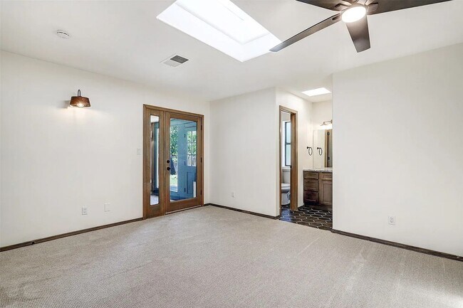 Building Photo - Stylish Townhouse in La Villa Serena