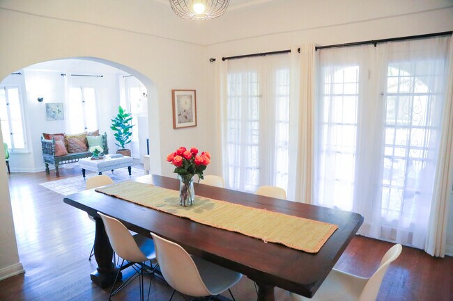 Building Photo - 601 S Sweetzer Ave