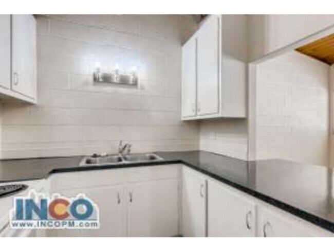 Building Photo - 6075 S Sterne Pkwy