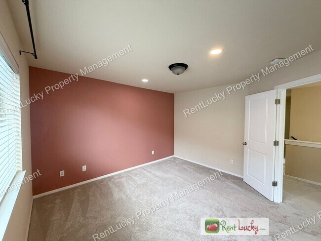 Building Photo - Amazing 5 Bedroom Home in Bothell with Gorgeous Finishes and Large Family Room!