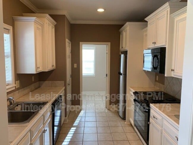 Building Photo - 209 Bentgrass Dr
