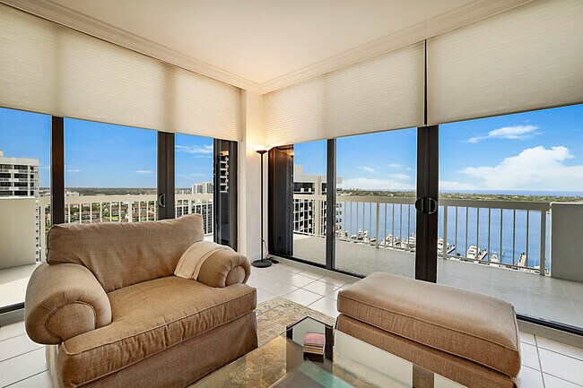 Building Photo - 115 Lakeshore 2149 Dr