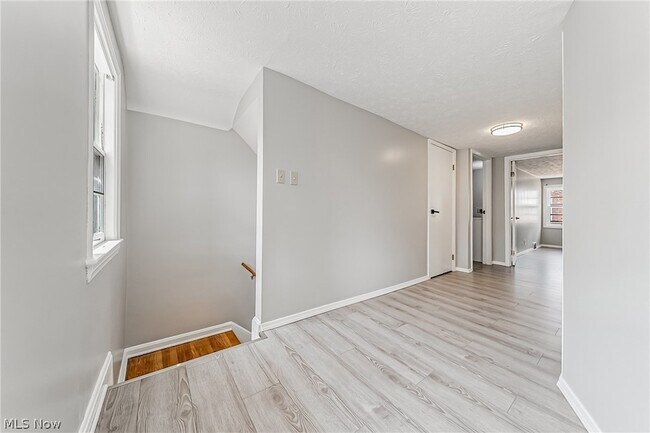 Building Photo - 24111 Edgehill Dr