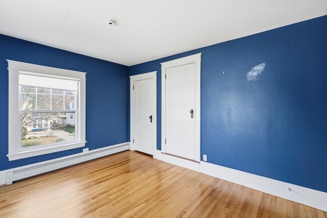 Building Photo - 198 Linden St