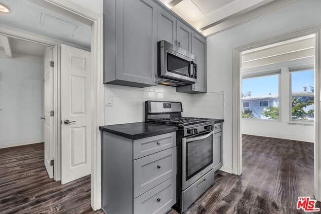 Building Photo - 130 Montreal St