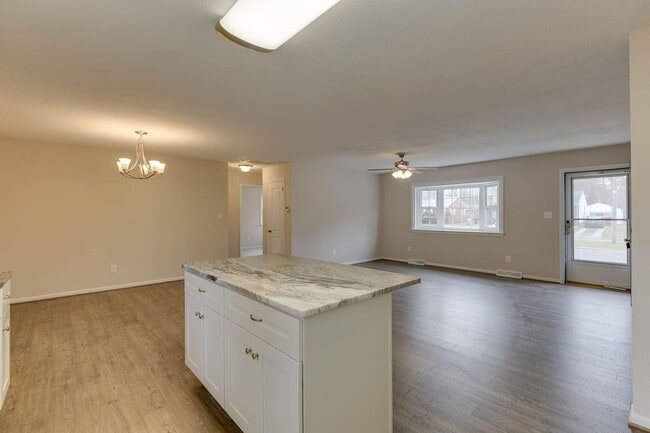 Building Photo - 213 Clemwood Pkwy