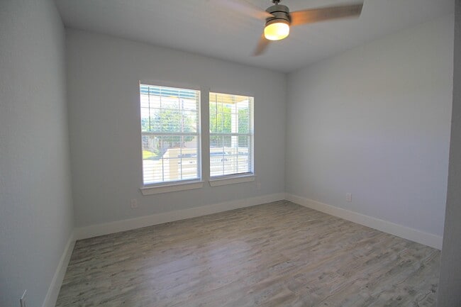 Building Photo - 707 S Olive St