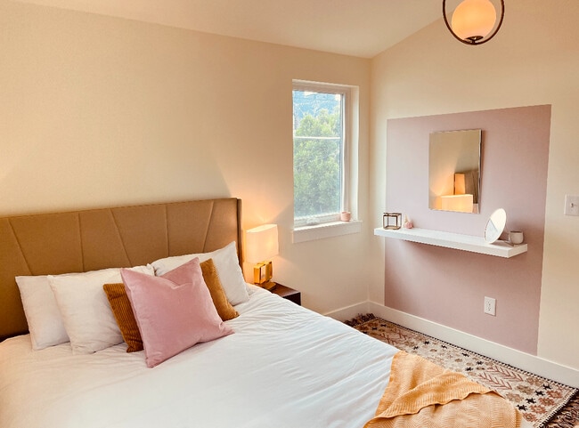 Building Photo - 2381 S Cherokee St