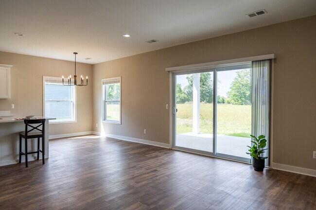 Building Photo - 8463 Oak Shade Cir