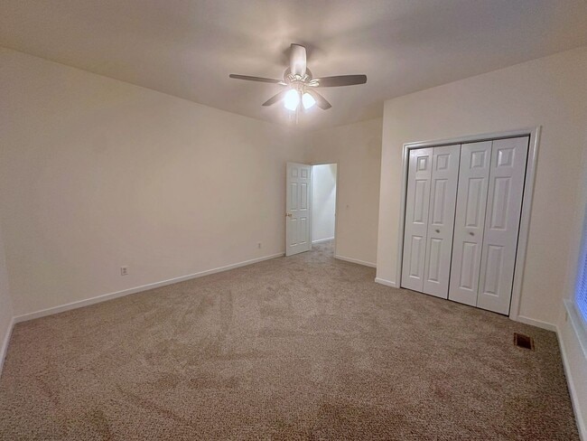 Building Photo - Bellevue - 2 Bedroom Apartment