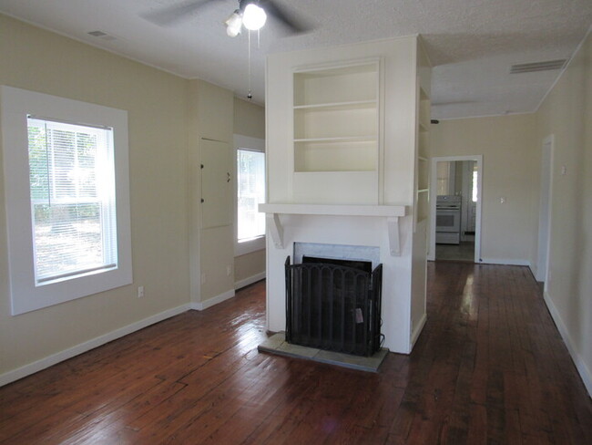 Building Photo - Cute 2 BR/ 1 BA in North Forsyth!