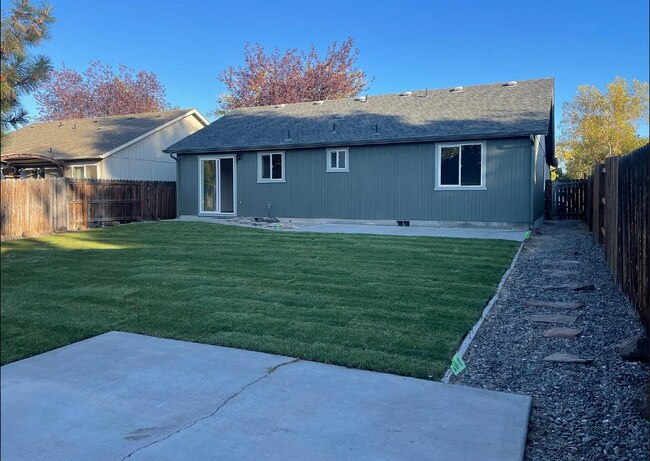 Building Photo - 3238 SW Metolius Ave