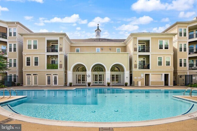 Building Photo - 2465 Army Navy Dr