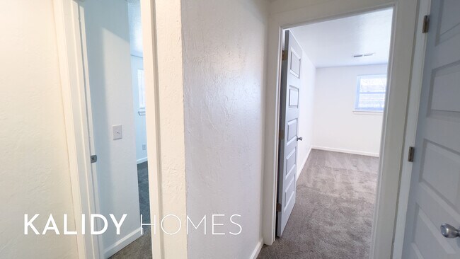 Building Photo - 4605 Sunset Terrace