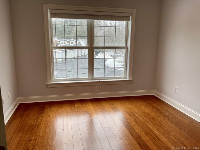 Building Photo - 10 Hayestown Rd