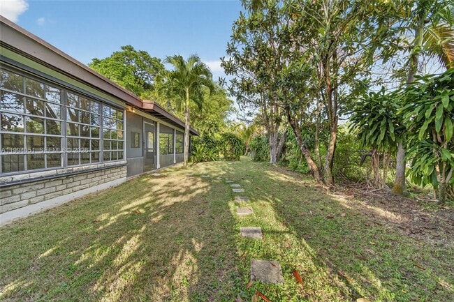 Building Photo - 3255 SW 60th Ave