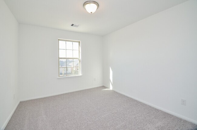 Building Photo - 7919 Royal Palm Dr