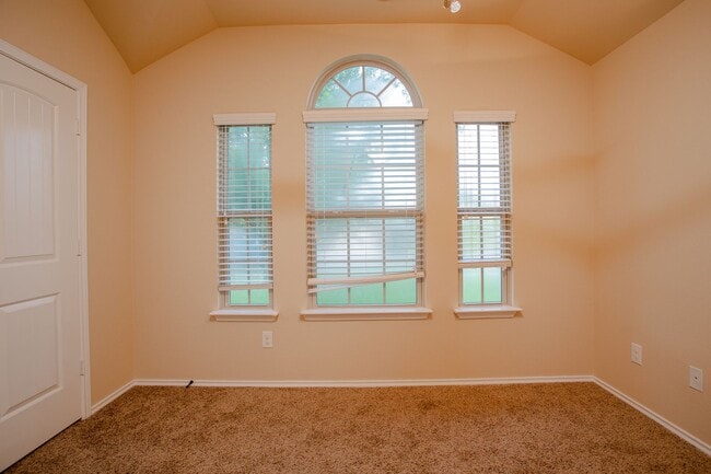 Building Photo - 104 Colthorpe Ln