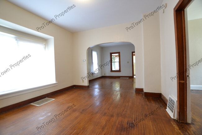 Building Photo - 10 Boulder Ave