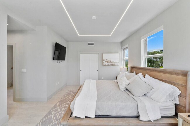 Building Photo - 99 Seaside Ave