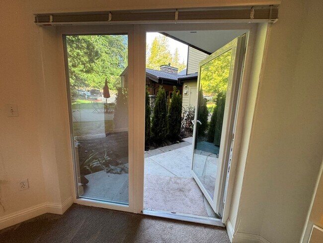 Building Photo - 2bd/1.75ba Issaquah Condo