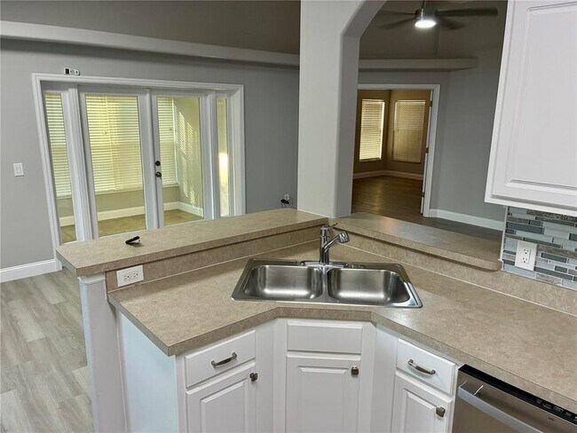 Building Photo - 951 Vindale Rd