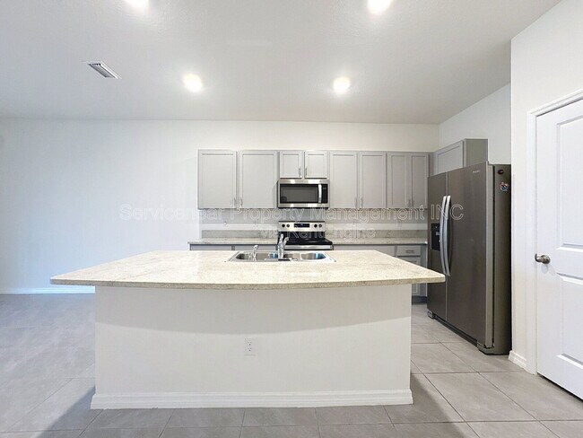 Building Photo - 32988 Major Oak Dr