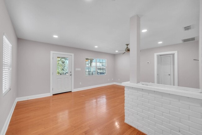 Building Photo - Charming & Deceptively Spacious 4BR Home in South Seminole Heights – Fully Renovated!