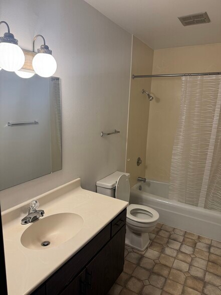 Bathroom - 1810 20th Street Ct