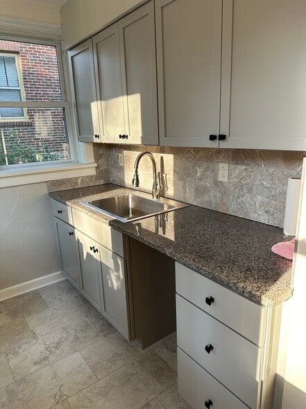 Kitchen - 1149 Louisville Ave