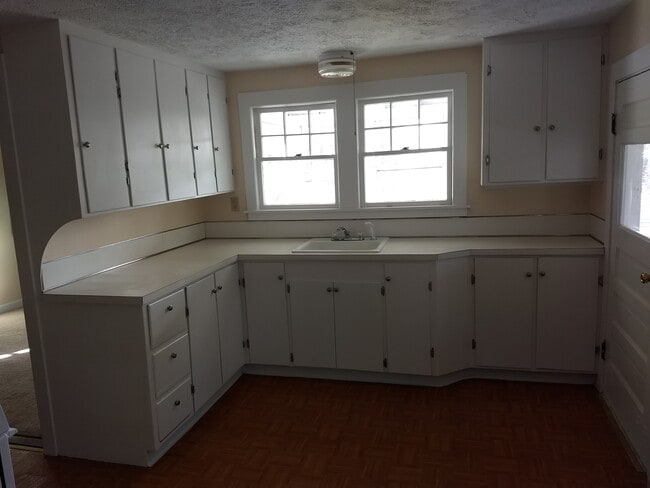 Building Photo - 38 Snow Rd