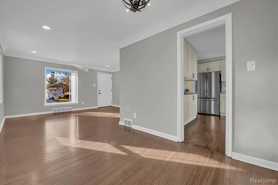 Building Photo - 266 Massoit St