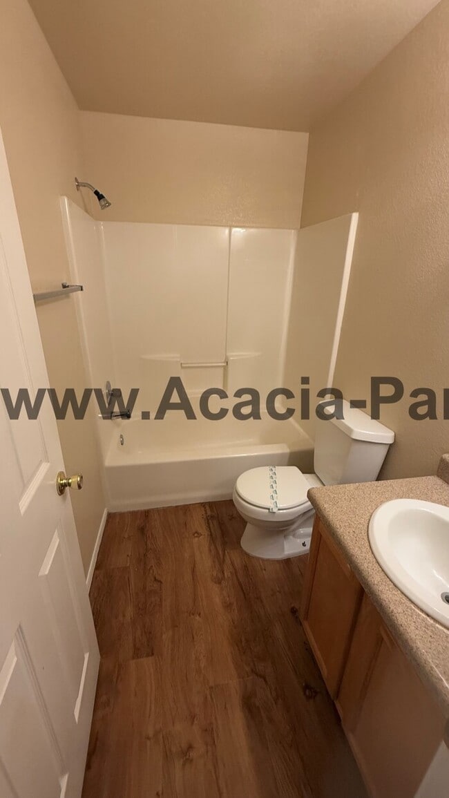 Building Photo - Gated Two Bedroom Townhome