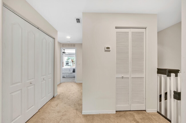 Building Photo - 6086 Seminole Gardens Cir