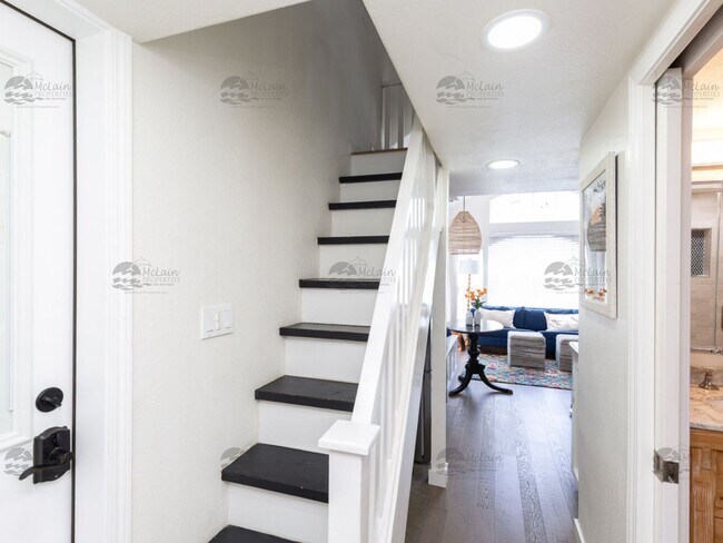 Building Photo - Steps to the sand in Encinitas, your two b...